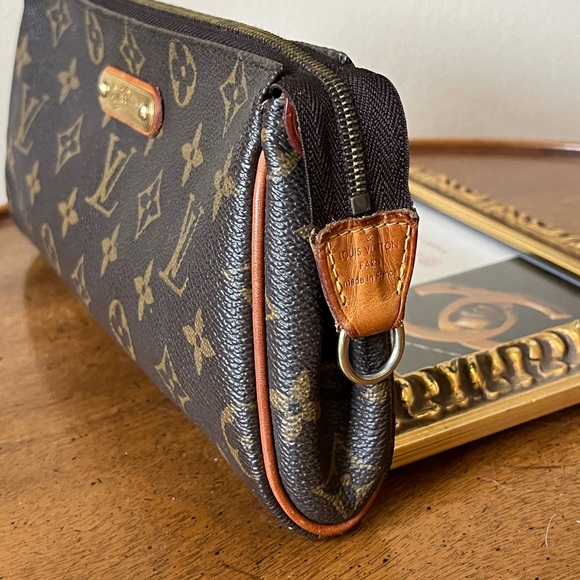 Louis Vuitton Eva Clutch - Picture 8 of 13